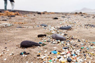 Un tercio de microplásticos en los océanos procede de lavar ropa